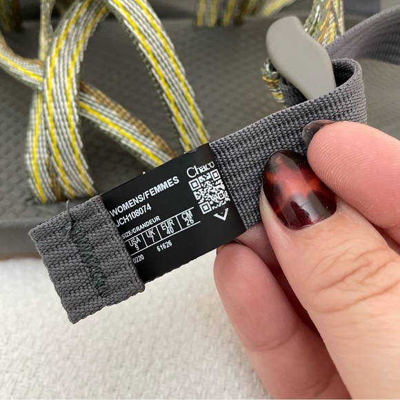 Chaco Zx/2 Classic Outdoor Adjustable Straps Toe Loop Sandal in Gold Size 9 - Picture 11 of 11